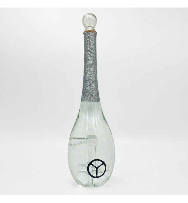 Вентиль газовый прозрачный внутри бутылки с "Царской"
